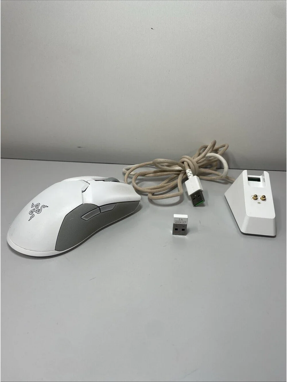 Razer Viper Ultimate - Wireless Gaming Mouse w/Dock - Mercury - Great Condition